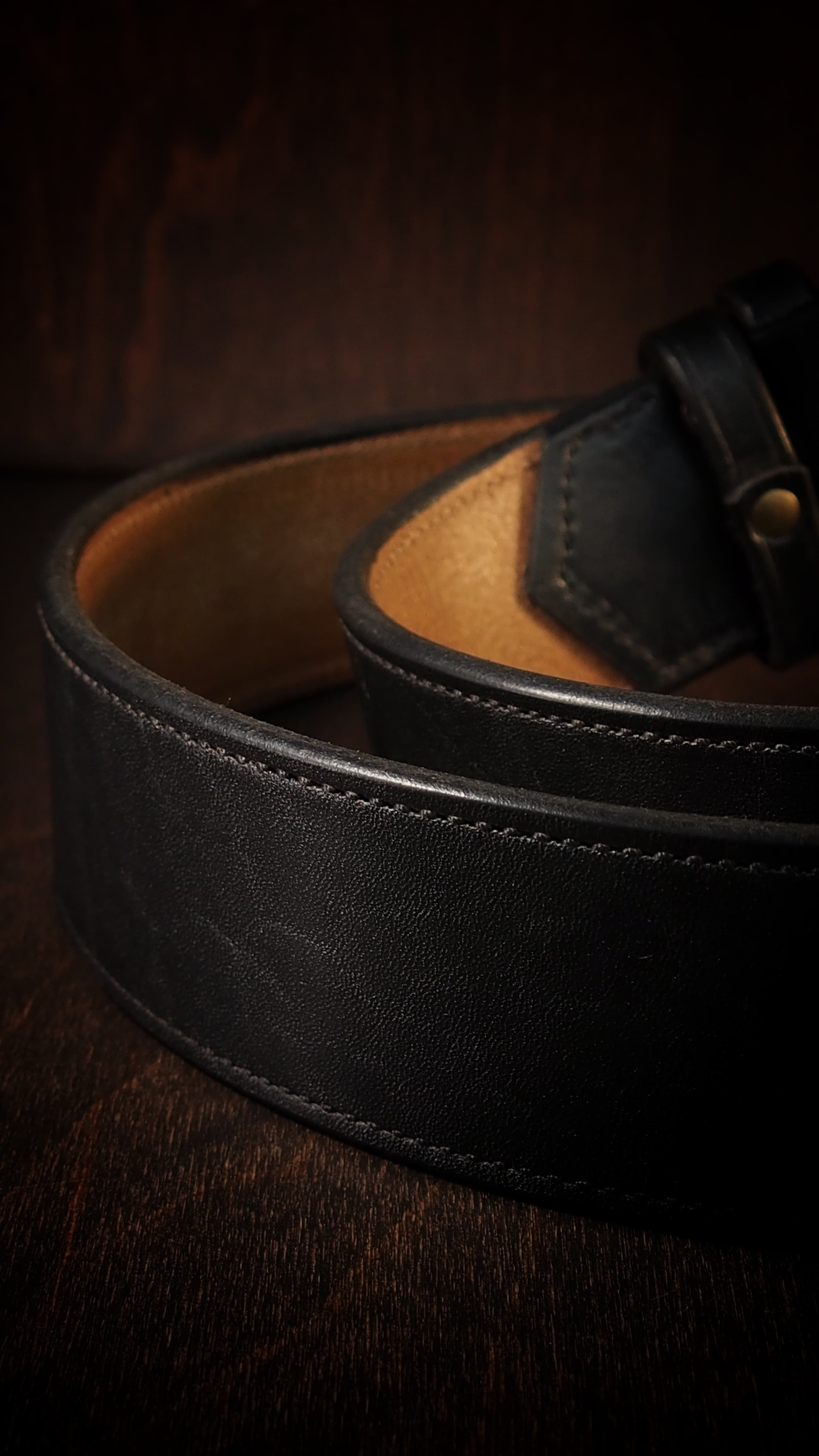 Кожаный ремень — пряжка