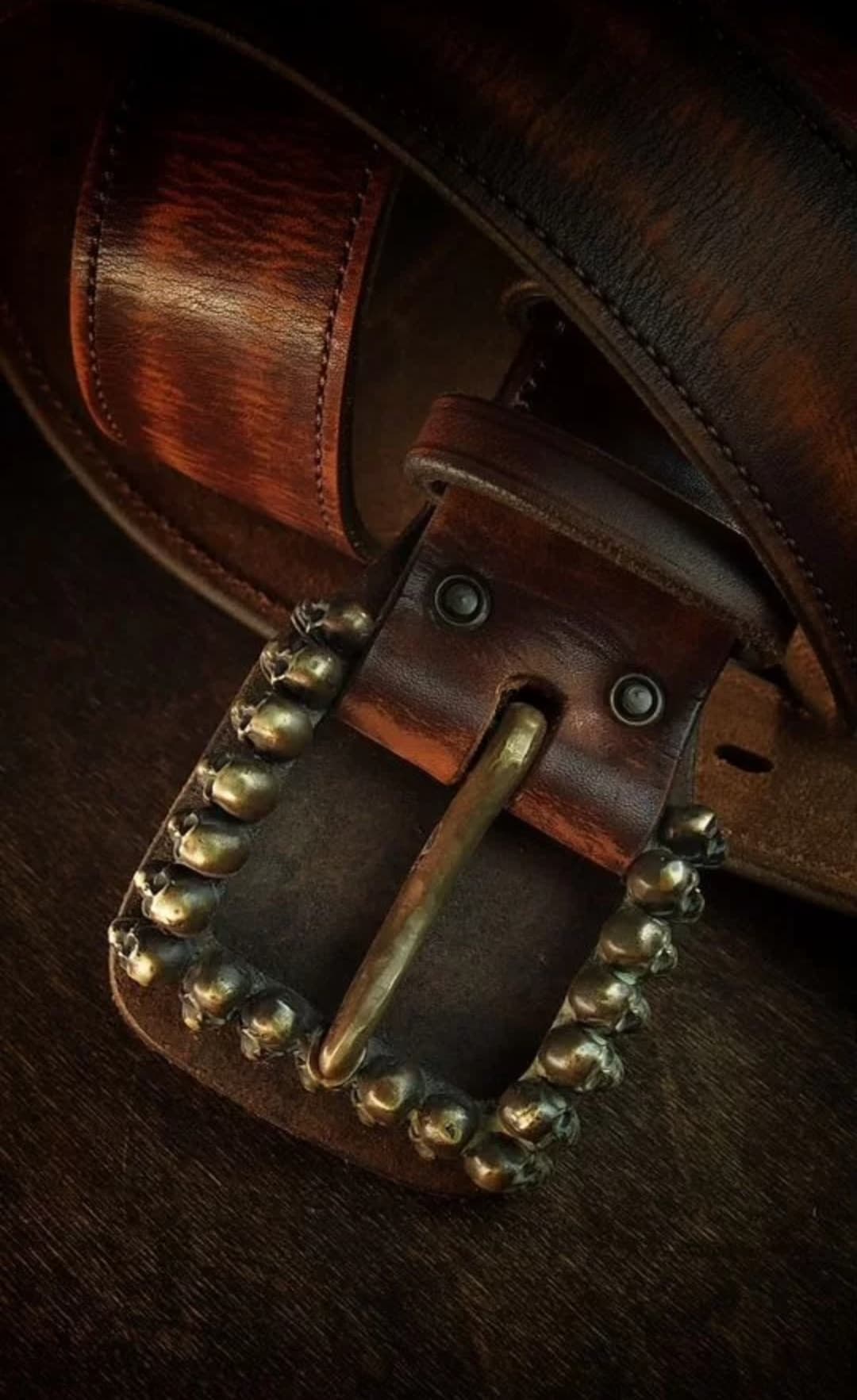 Ремень Черепки — пряжка