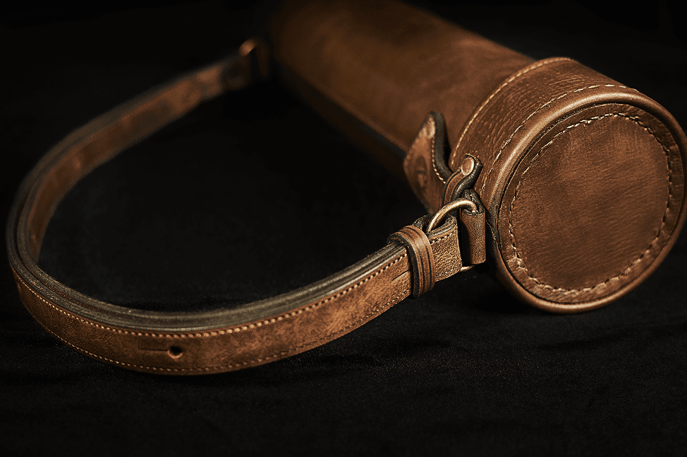 Тубус кожаный — вид сбоку