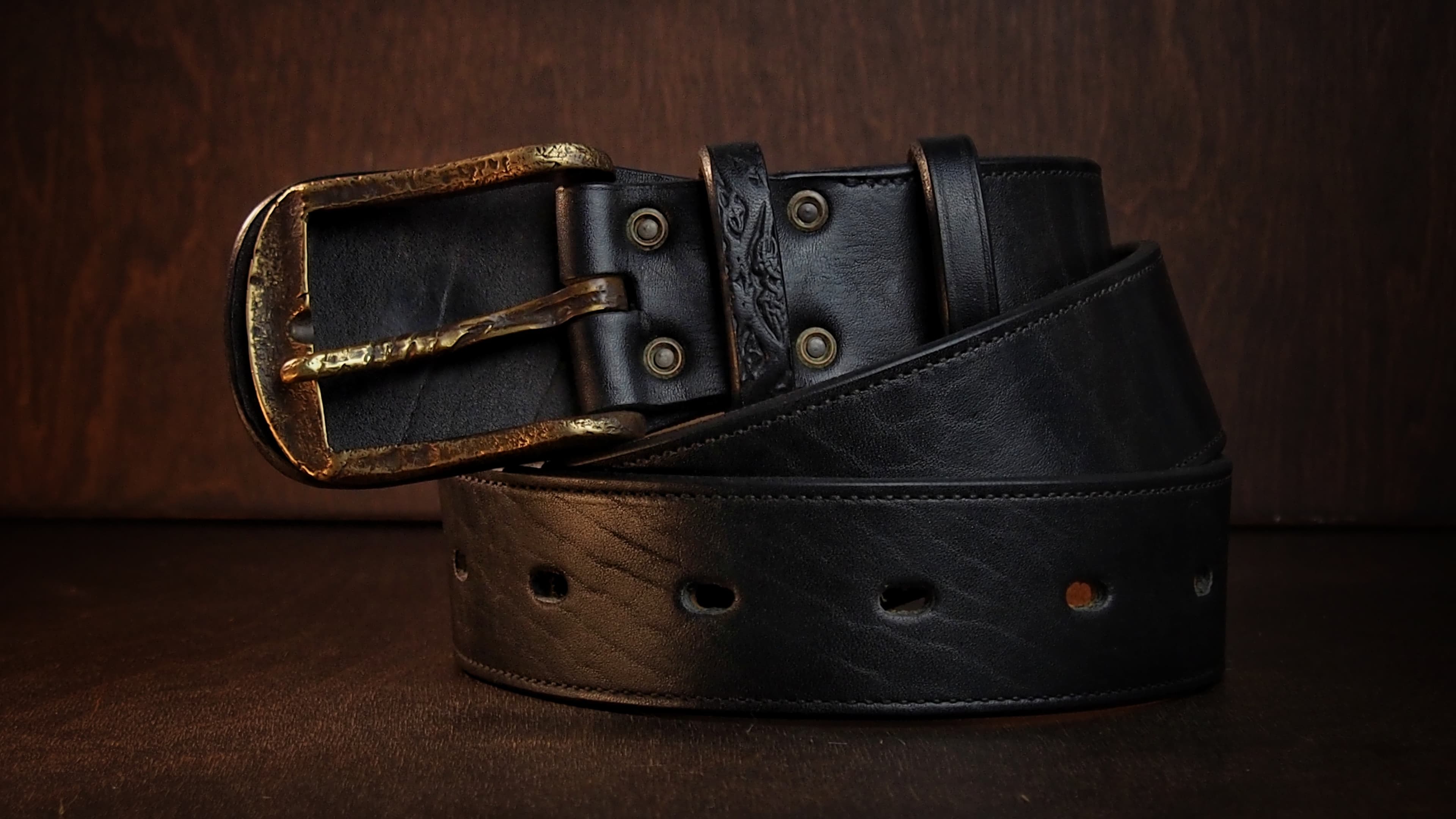 Мастерская Baunov — руки мастера за швейной машиной Adler